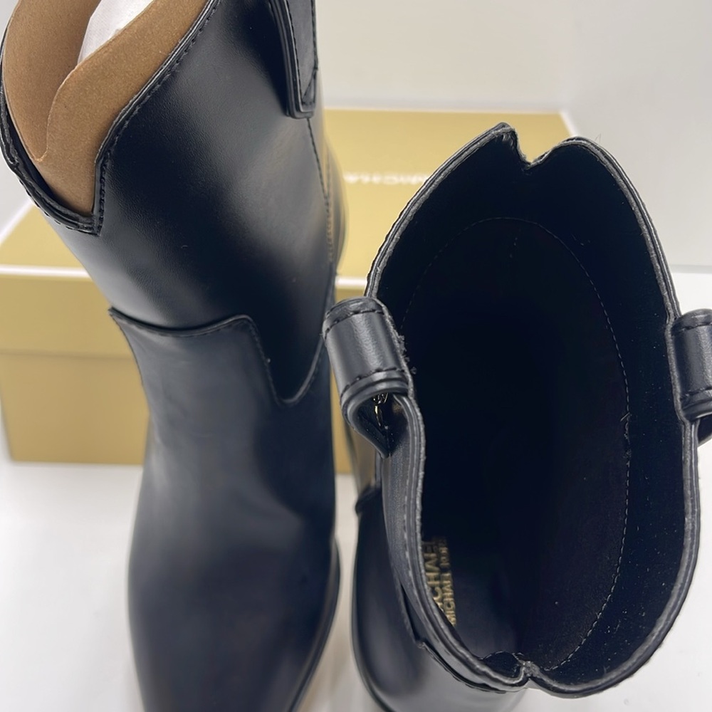 MICHAEL KORS WAVERLY HEELED BOOTIE FAUX LEATHER
49F4WVME5L
198102183704
BLACK - Picture 12 of 16